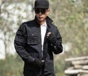 保鏢司機倒車的駕駛姿勢介紹